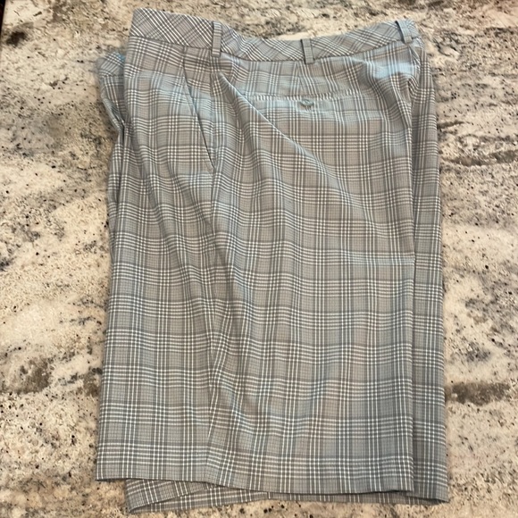 Men’s shorts excellent condition - Picture 5 of 5